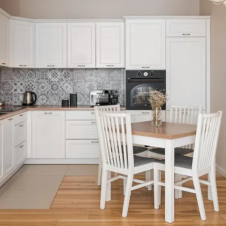 Center Apartment *